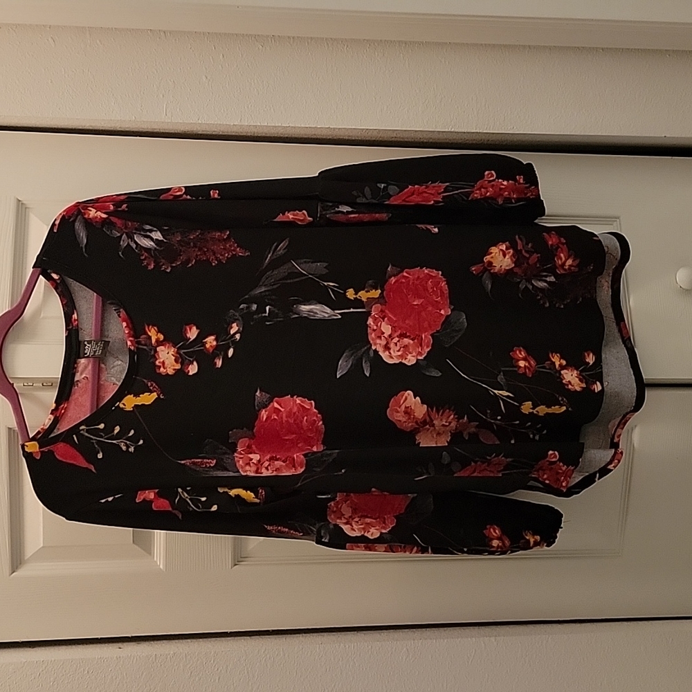 Lildy long sleeve, black with floral print, Tunic top, Size 2XL-3XL